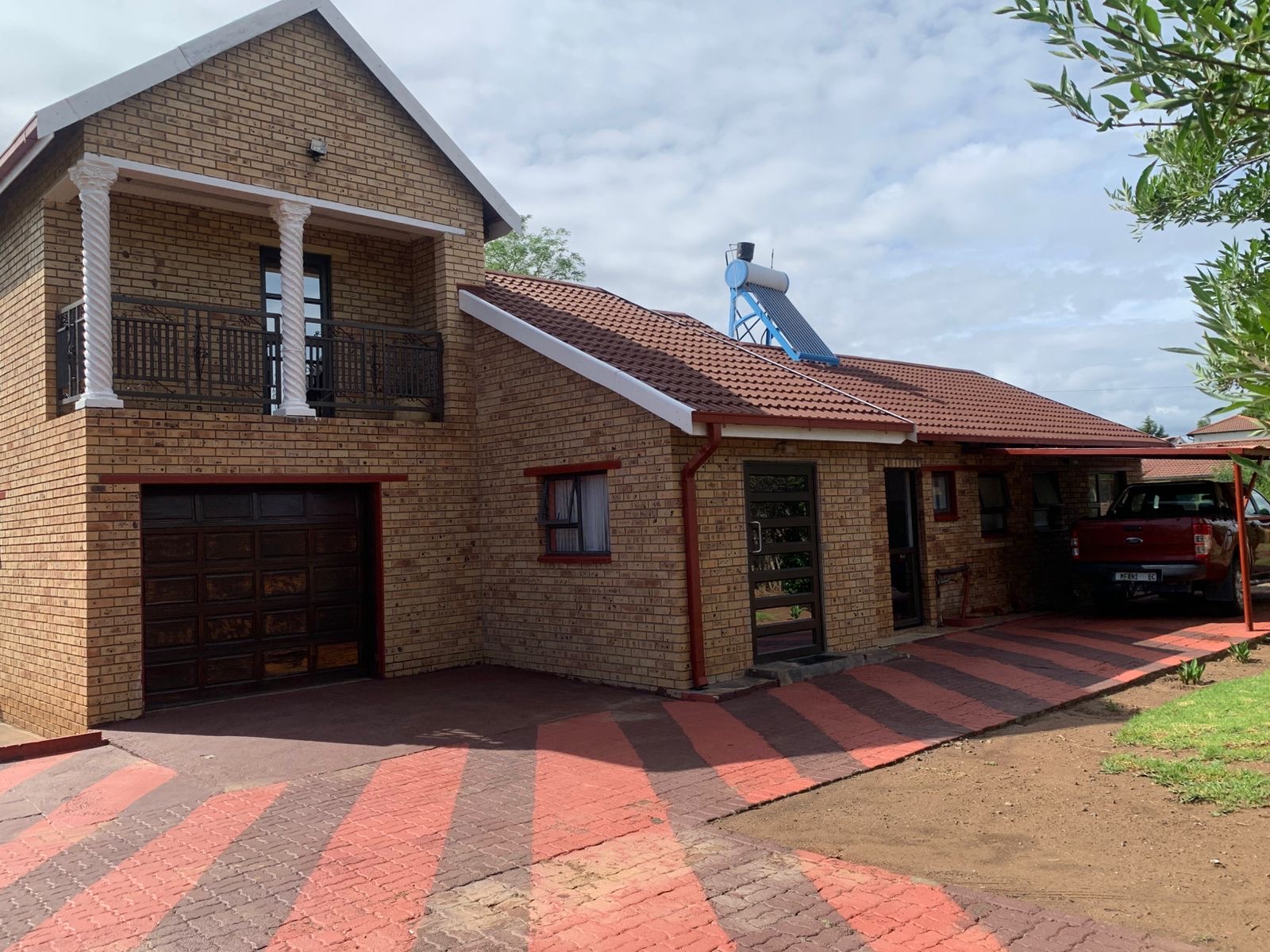 4 Bedroom House For Sale in Aliwal North, Aliwal North — image 2