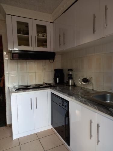 4 Bedroom House For Sale in Aliwal North, Aliwal North — image 3