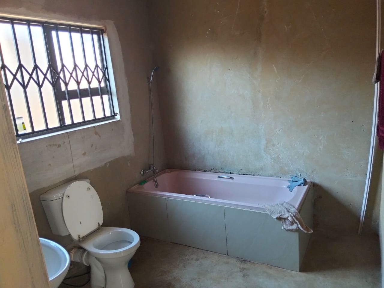 5 Bedroom House For Sale in Vosloorus, Vosloorus — image 11