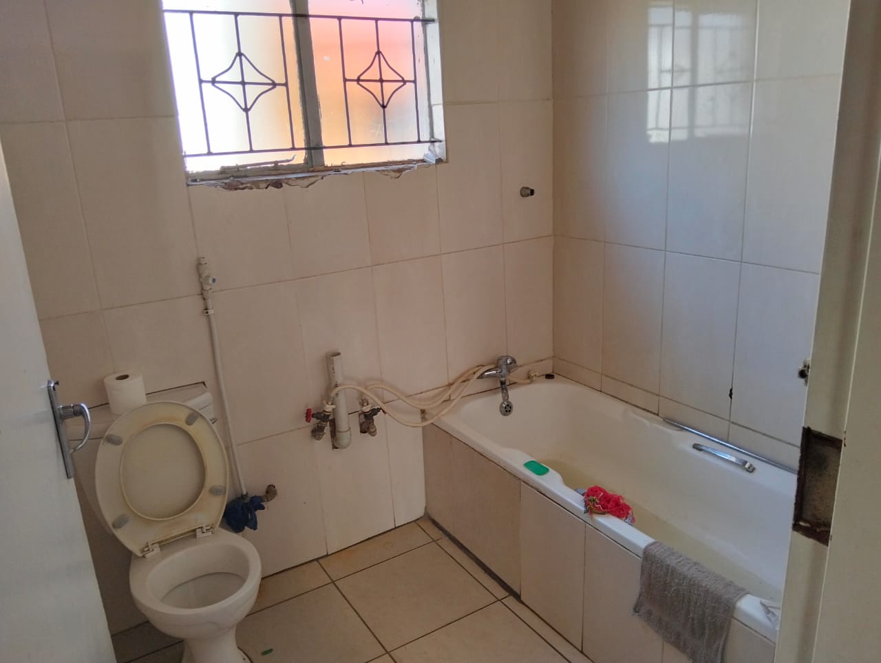 5 Bedroom House For Sale in Vosloorus, Vosloorus — image 7