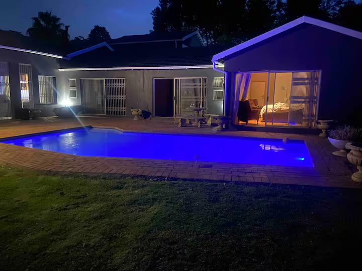 7 Bedroom House For Sale in Gallo Manor, Sandton