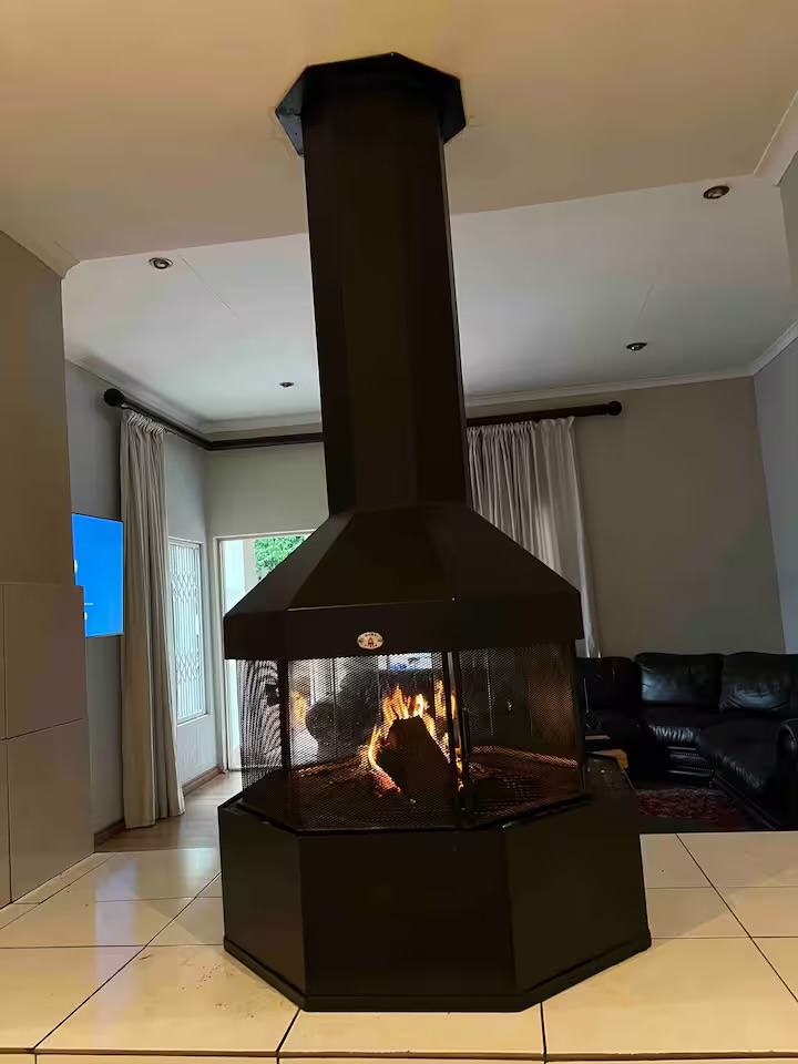 7 Bedroom House For Sale in Gallo Manor, Sandton — image 11