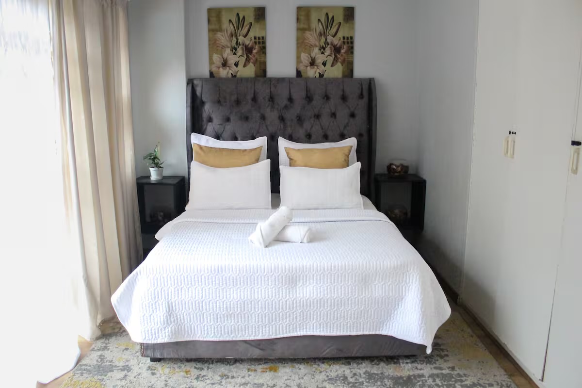 7 Bedroom House For Sale in Gallo Manor, Sandton — image 16
