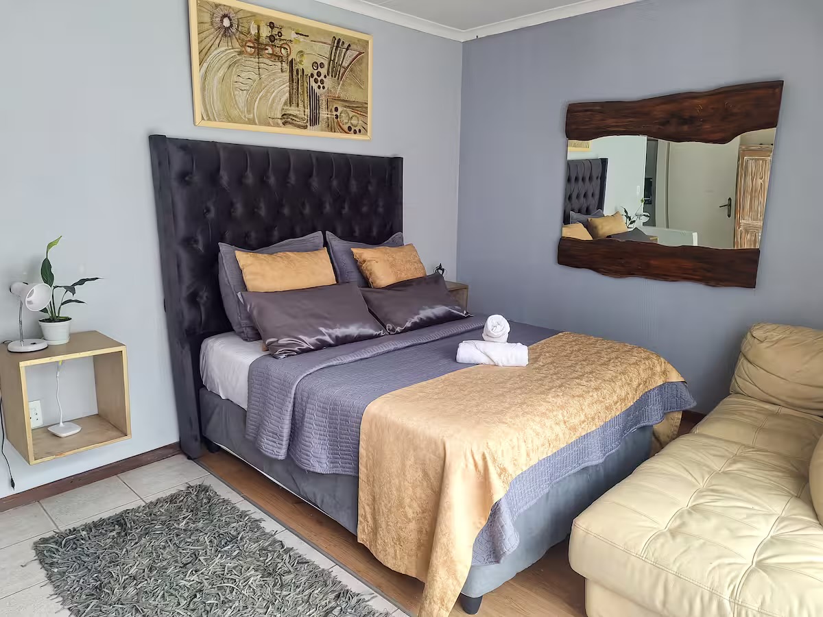 7 Bedroom House For Sale in Gallo Manor, Sandton — image 18