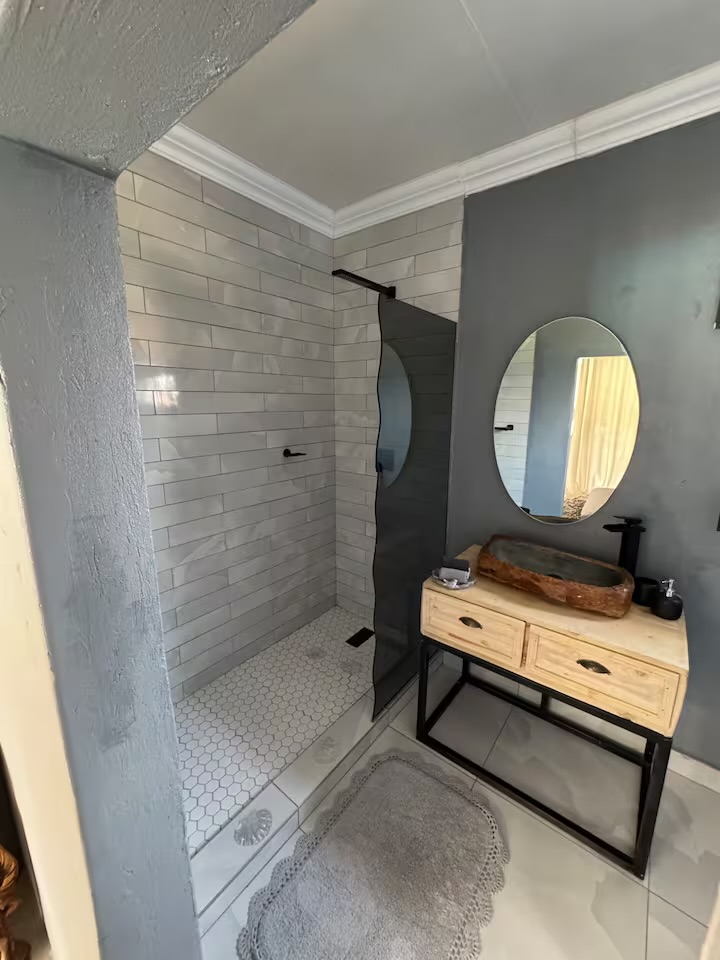 7 Bedroom House For Sale in Gallo Manor, Sandton — image 20