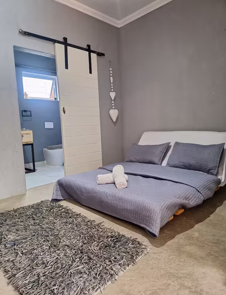 7 Bedroom House For Sale in Gallo Manor, Sandton — image 21