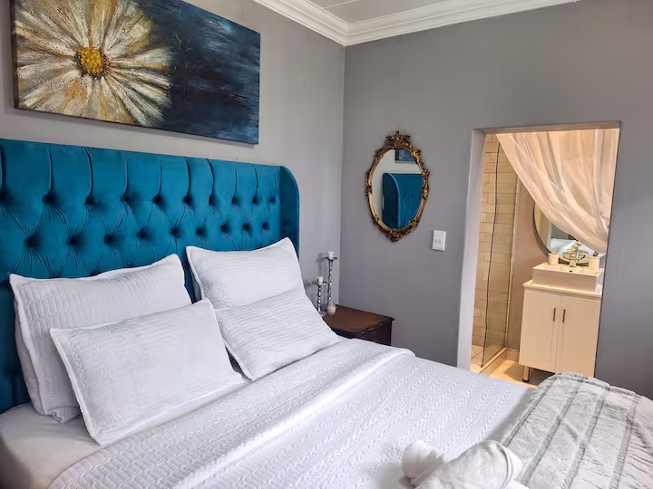7 Bedroom House For Sale in Gallo Manor, Sandton — image 23