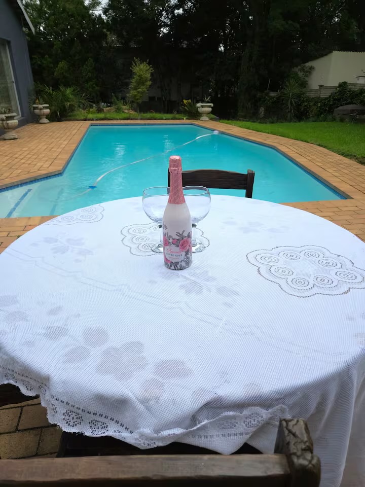 7 Bedroom House For Sale in Gallo Manor, Sandton — image 27