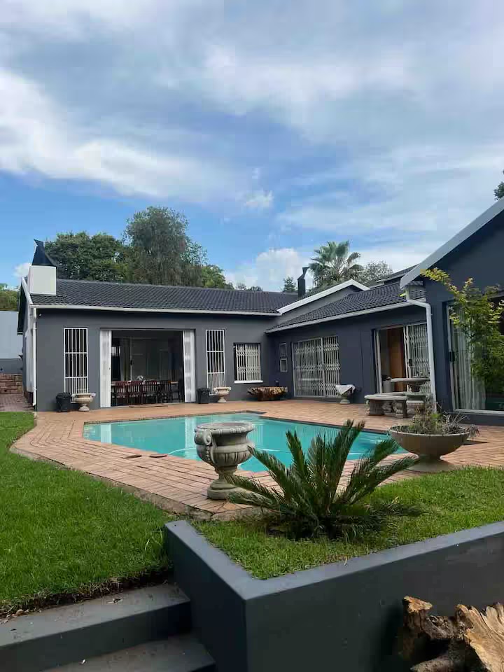 7 Bedroom House For Sale in Gallo Manor, Sandton — image 30