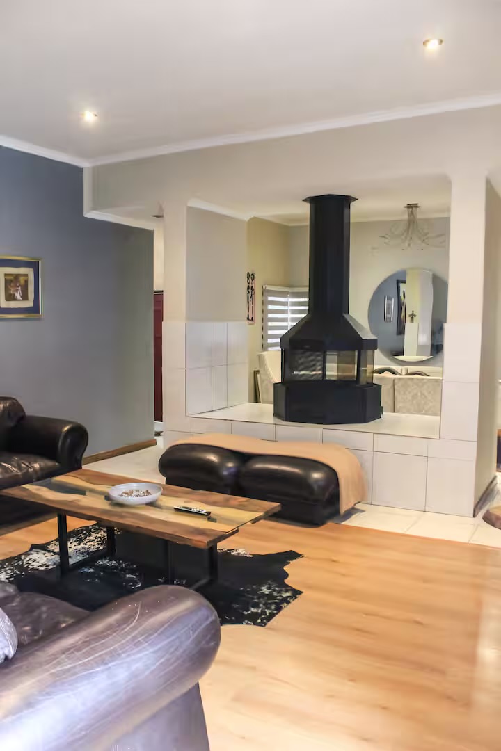 7 Bedroom House For Sale in Gallo Manor, Sandton — image 6
