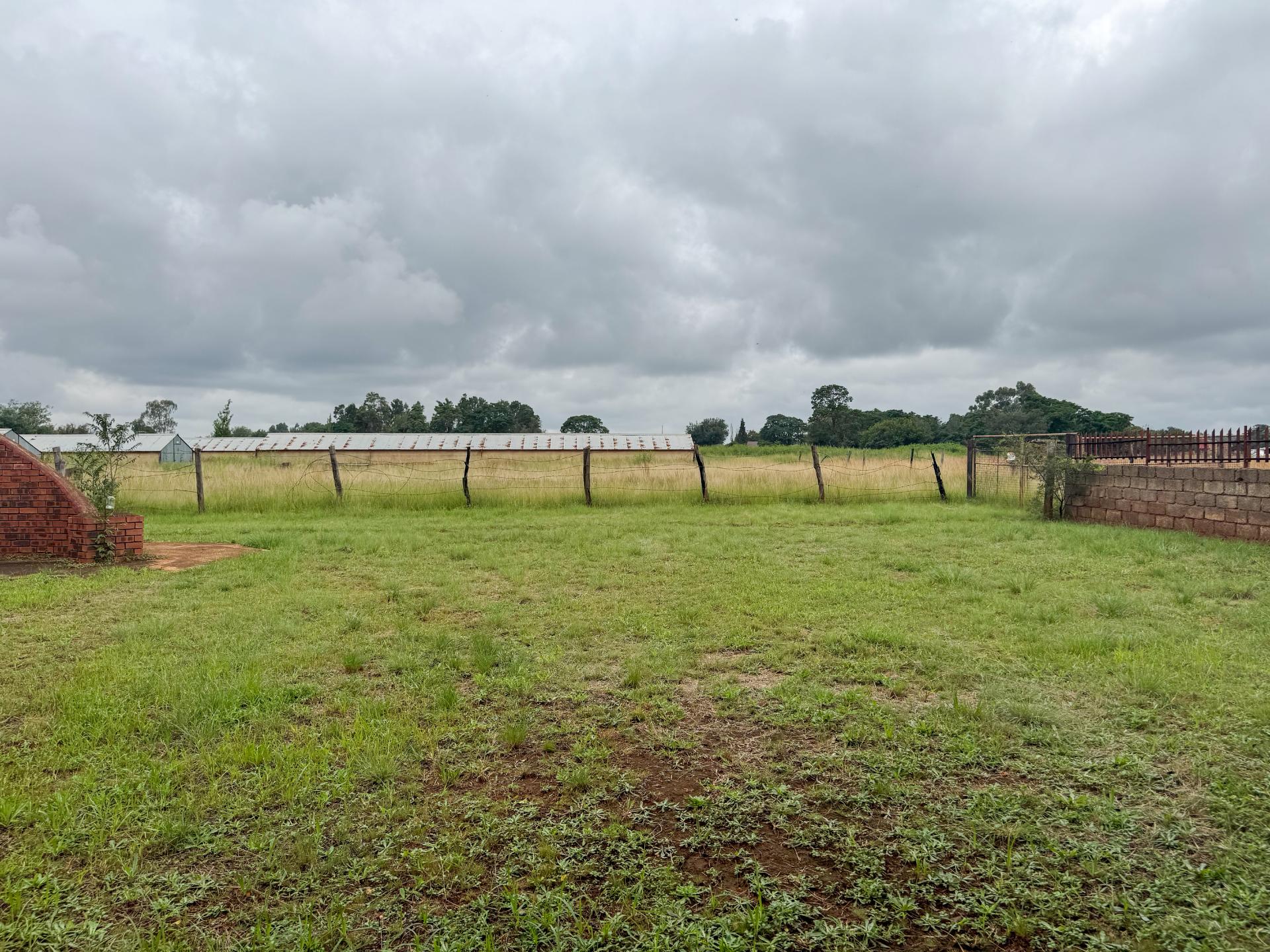 A Small holding Farm with 4 Bedroom Family Home and 5 Chicken Coup For Sale in Zuurbem Westonaria — image 15