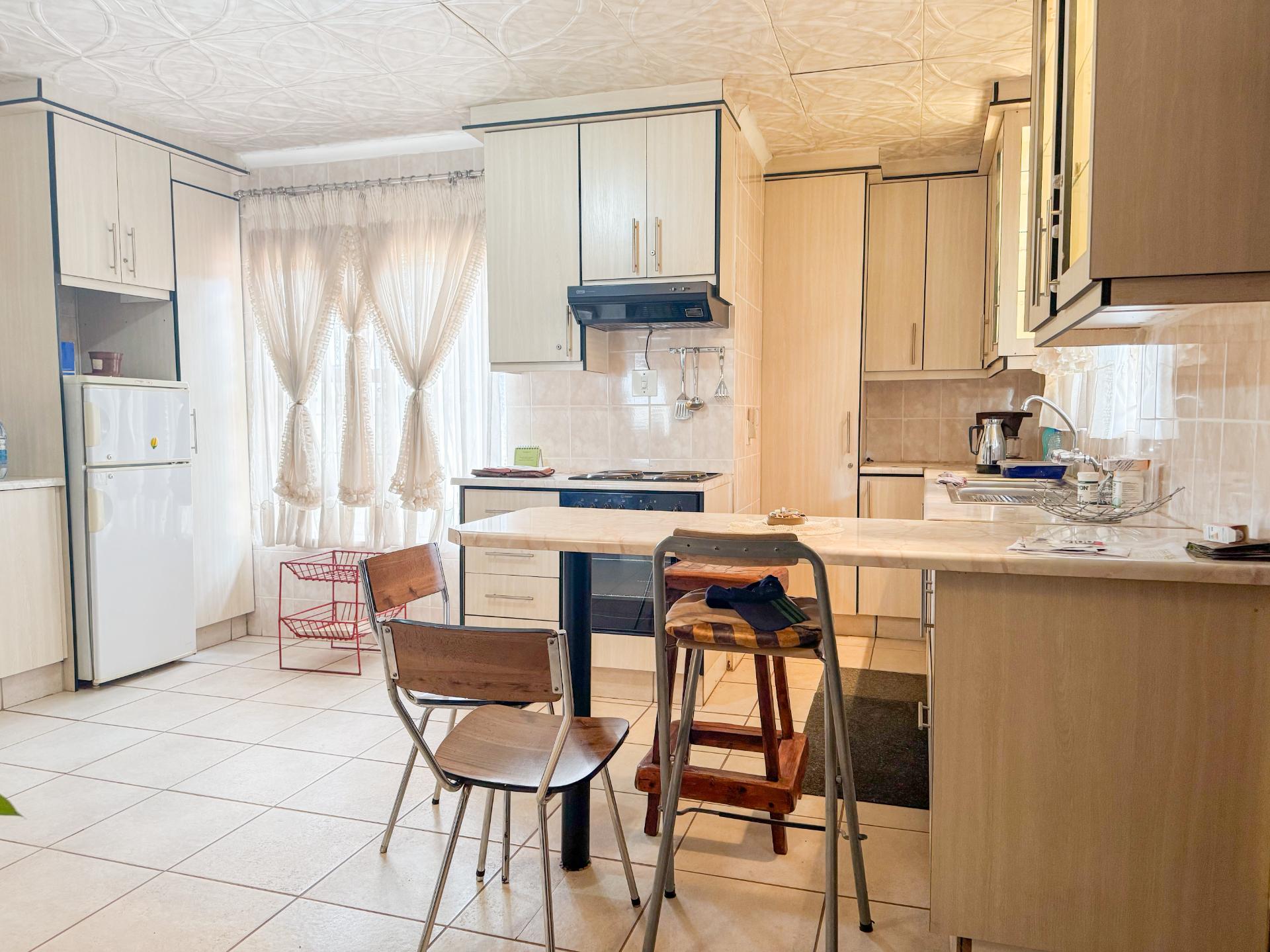 A Small holding Farm with 4 Bedroom Family Home and 5 Chicken Coup For Sale in Zuurbem Westonaria — image 18