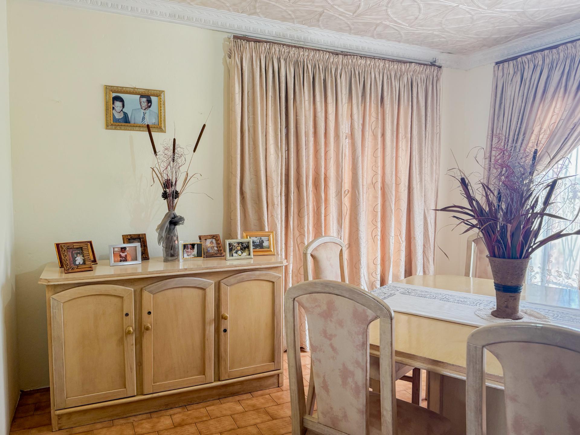 A Small holding Farm with 4 Bedroom Family Home and 5 Chicken Coup For Sale in Zuurbem Westonaria — image 23