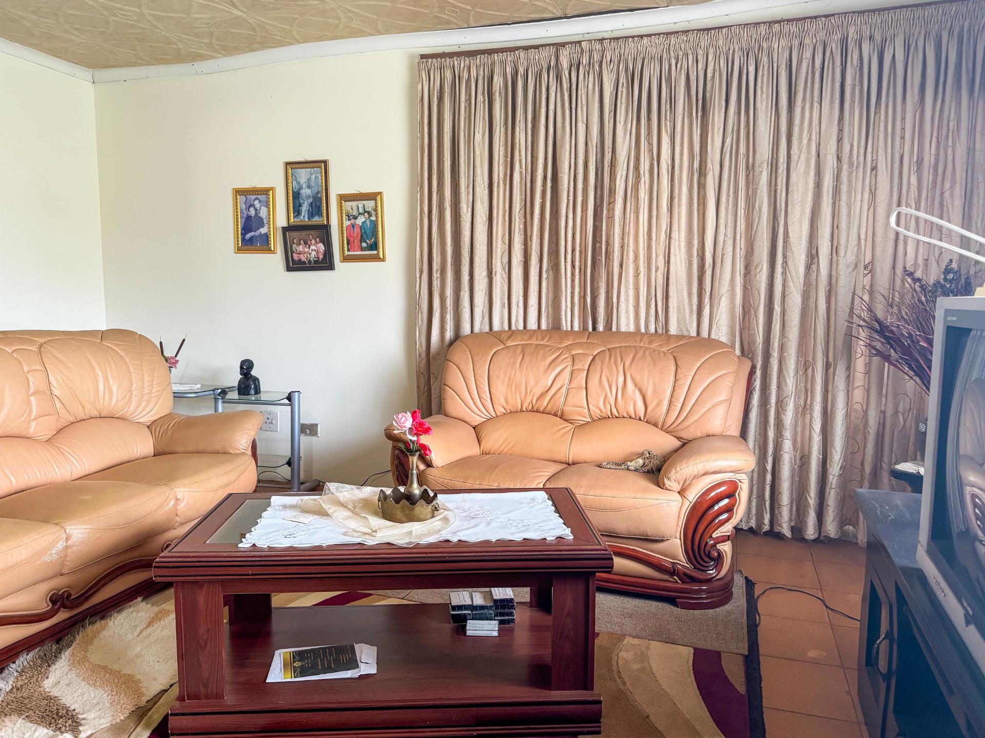 A Small holding Farm with 4 Bedroom Family Home and 5 Chicken Coup For Sale in Zuurbem Westonaria — image 26