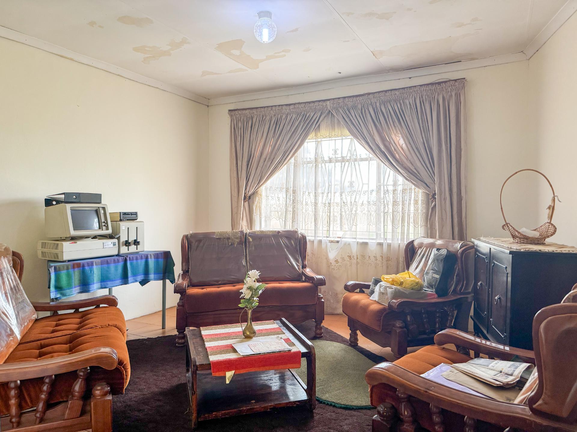 A Small holding Farm with 4 Bedroom Family Home and 5 Chicken Coup For Sale in Zuurbem Westonaria — image 30