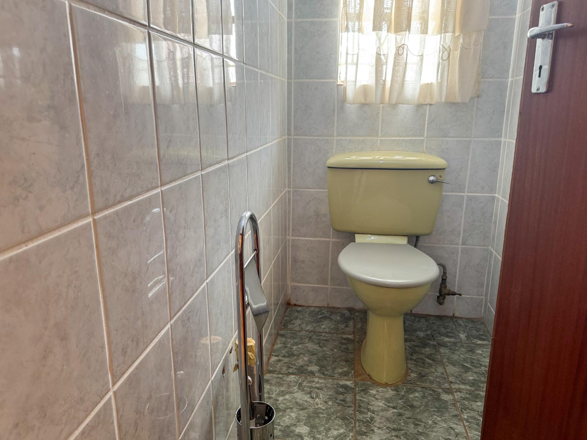 A Small holding Farm with 4 Bedroom Family Home and 5 Chicken Coup For Sale in Zuurbem Westonaria — image 33