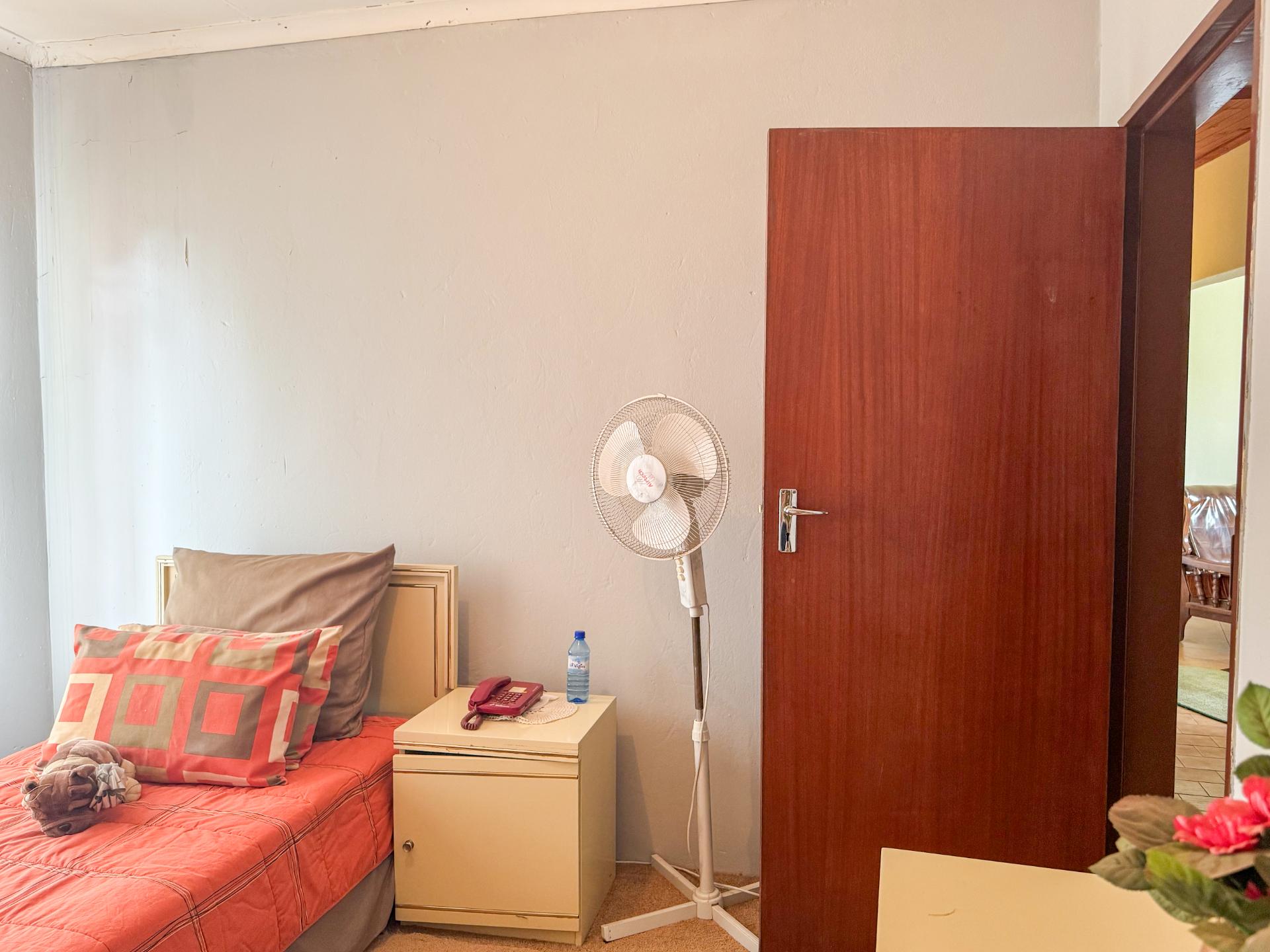 A Small holding Farm with 4 Bedroom Family Home and 5 Chicken Coup For Sale in Zuurbem Westonaria — image 37