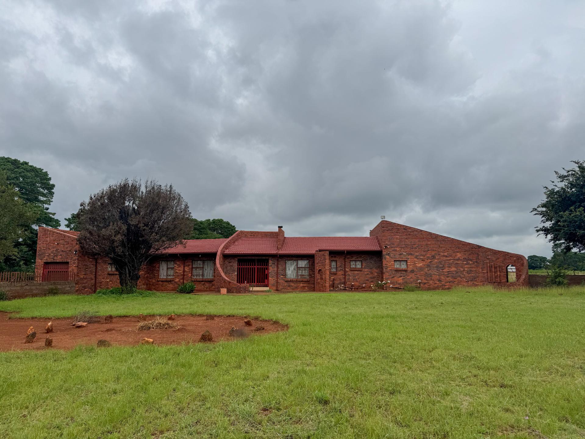 A Small holding Farm with 4 Bedroom Family Home and 5 Chicken Coup For Sale in Zuurbem Westonaria