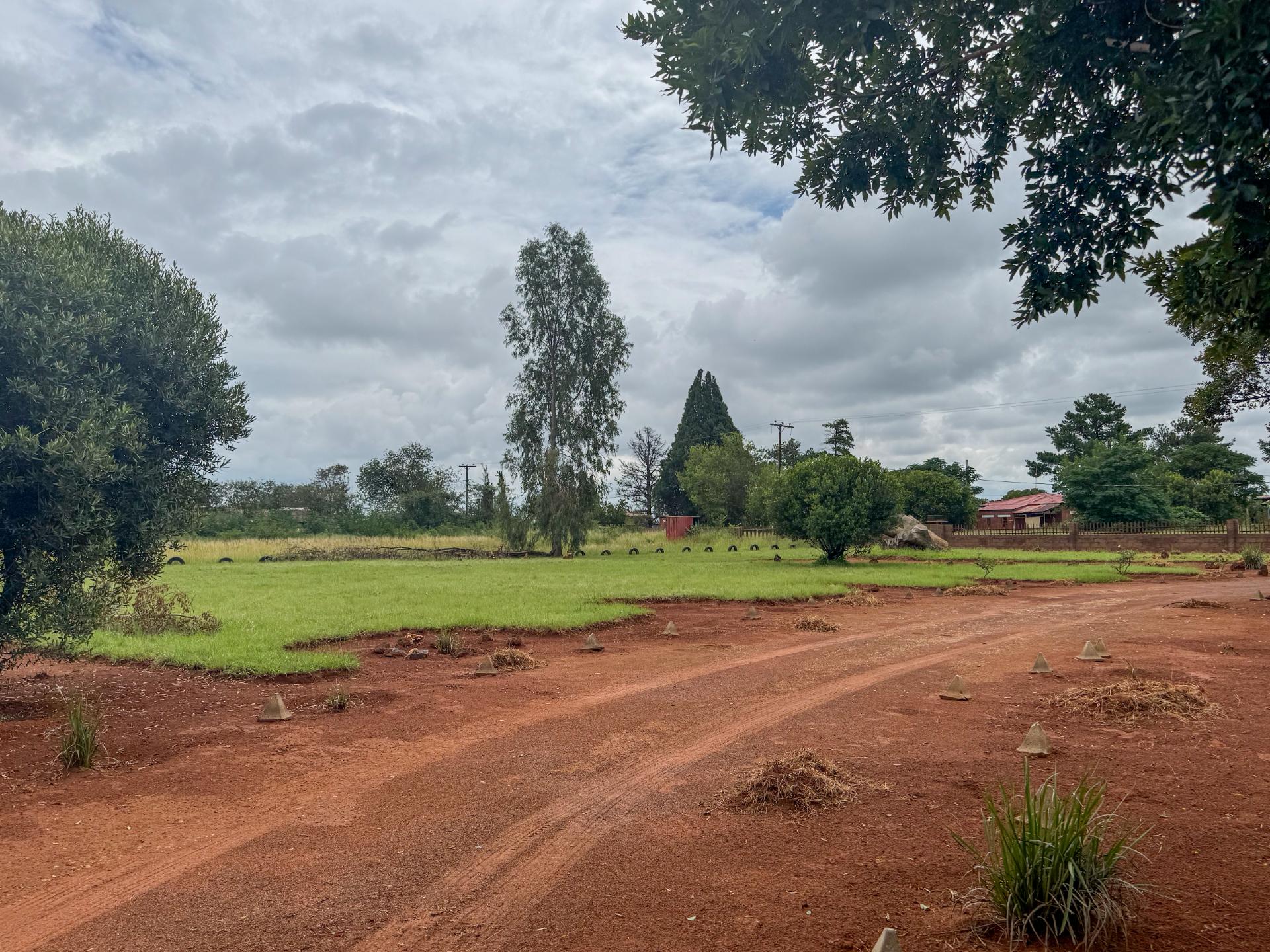 A Small holding Farm with 4 Bedroom Family Home and 5 Chicken Coup For Sale in Zuurbem Westonaria — image 7