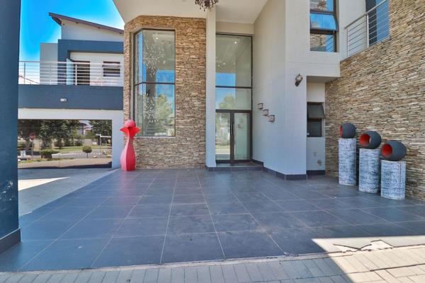 5 Bedroom House For Sale in Helderwyk, Brakpan — image 2