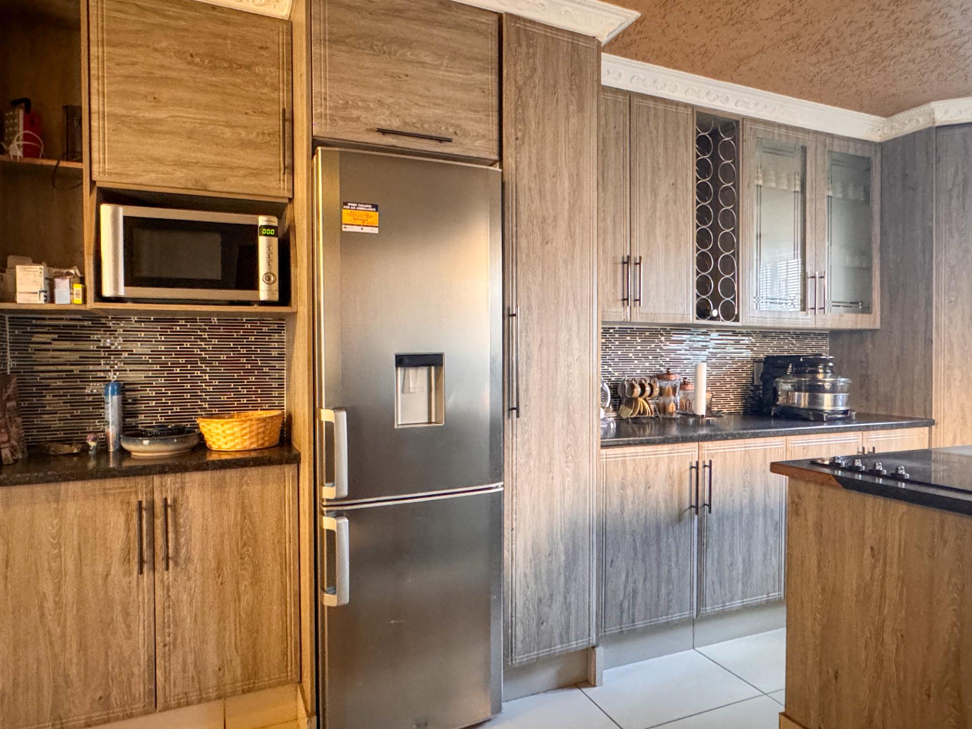4 Bedroom Family Home with Double Garage and Outside Room For Sale in Hospital View, Kagiso — image 9