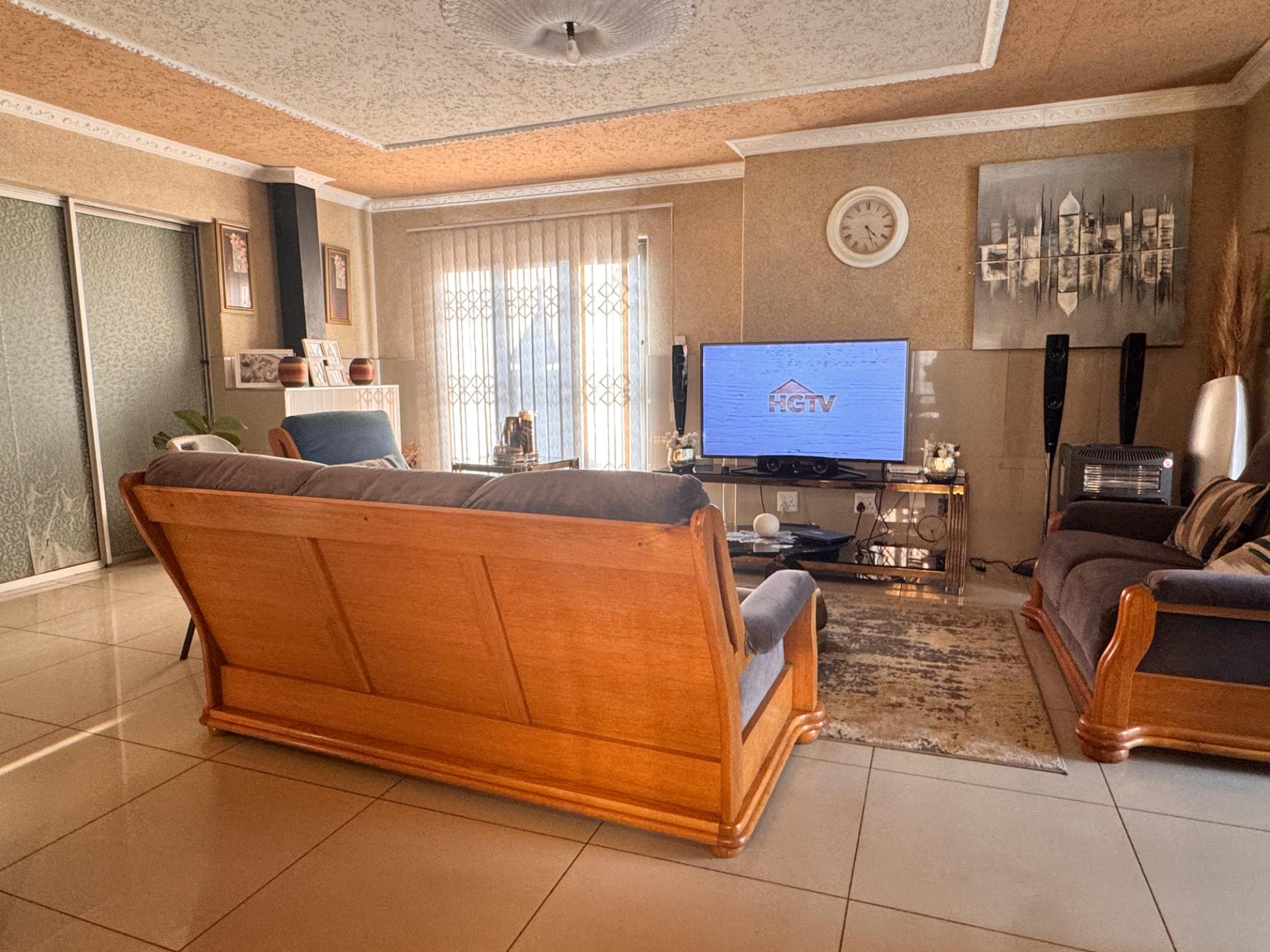 4 Bedroom Family Home with Double Garage and Outside Room For Sale in Hospital View, Kagiso — image 10