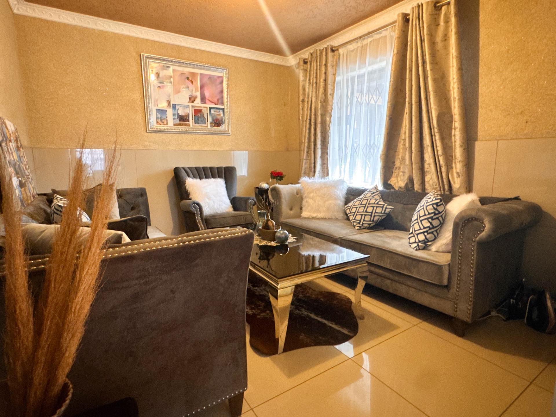 4 Bedroom Family Home with Double Garage and Outside Room For Sale in Hospital View, Kagiso — image 12