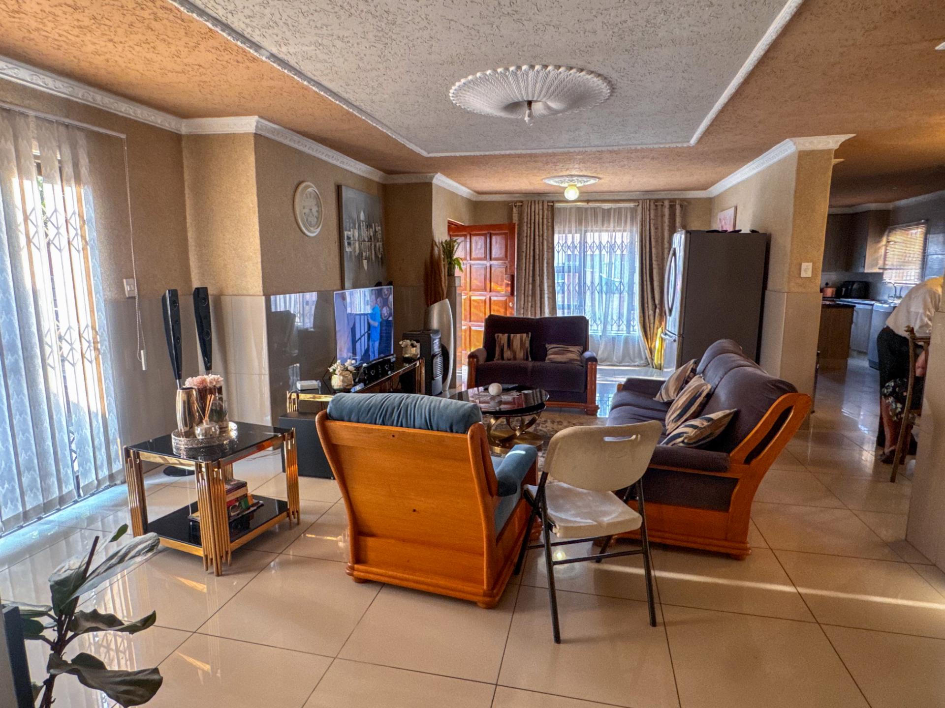 4 Bedroom Family Home with Double Garage and Outside Room For Sale in Hospital View, Kagiso — image 14