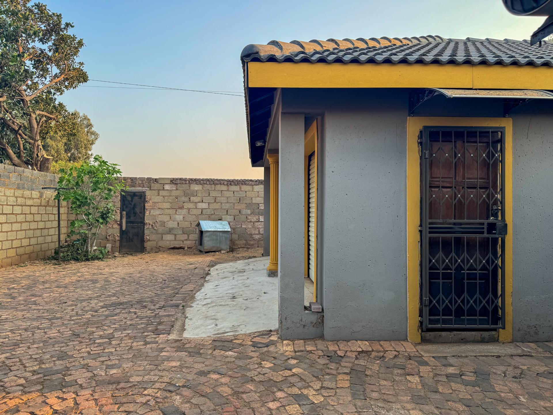 4 Bedroom Family Home with Double Garage and Outside Room For Sale in Hospital View, Kagiso — image 26