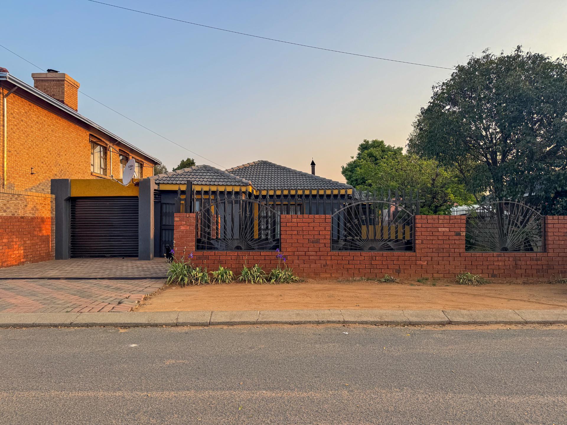 4 Bedroom Family Home with Double Garage and Outside Room For Sale in Hospital View, Kagiso — image 27