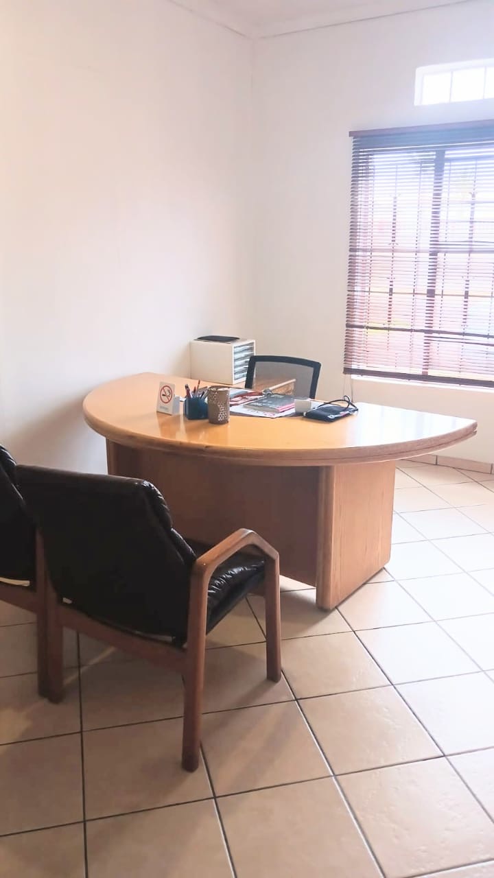 1 Vosloorus — image 7