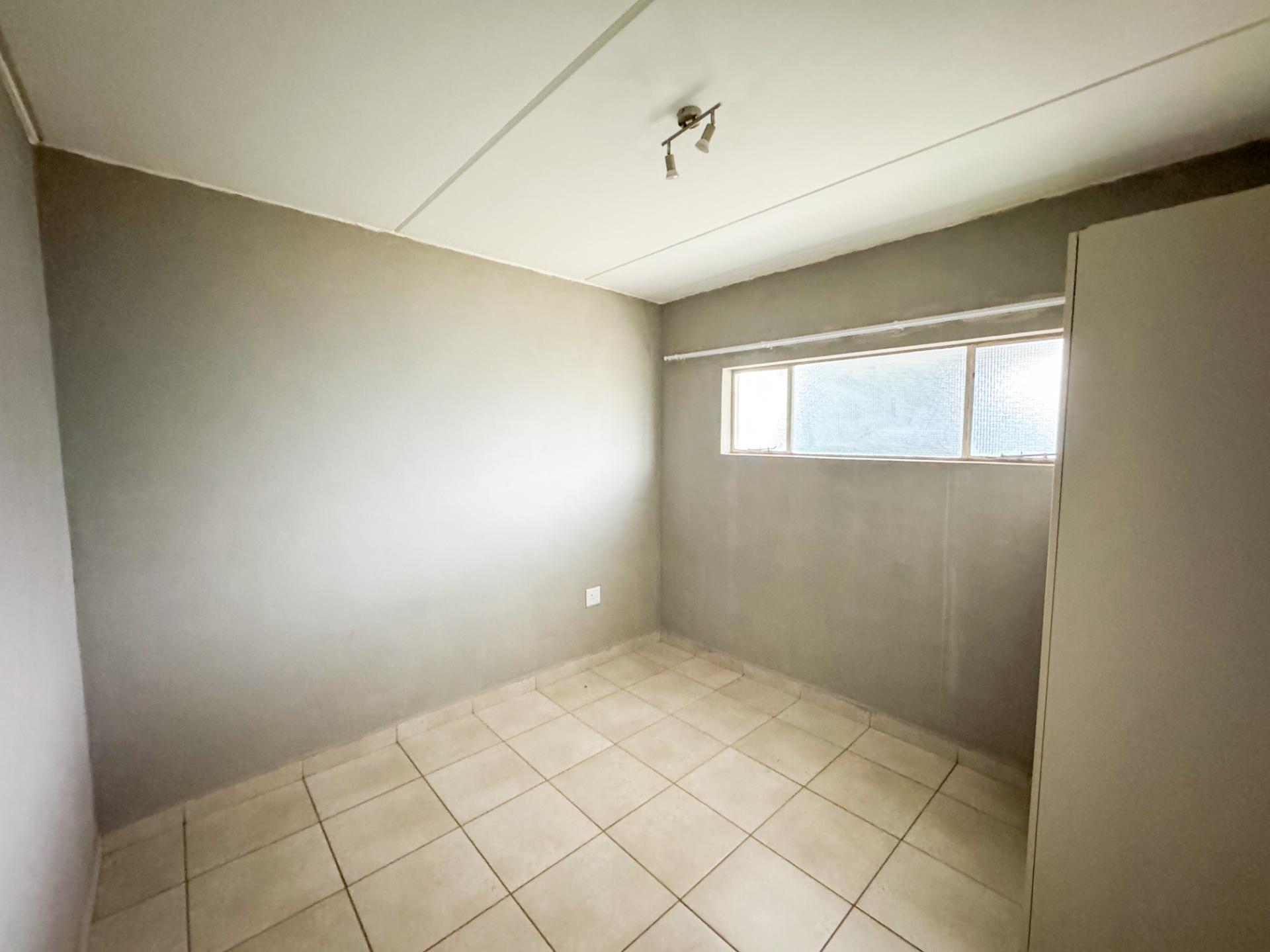 1 Protea Glen — image 7