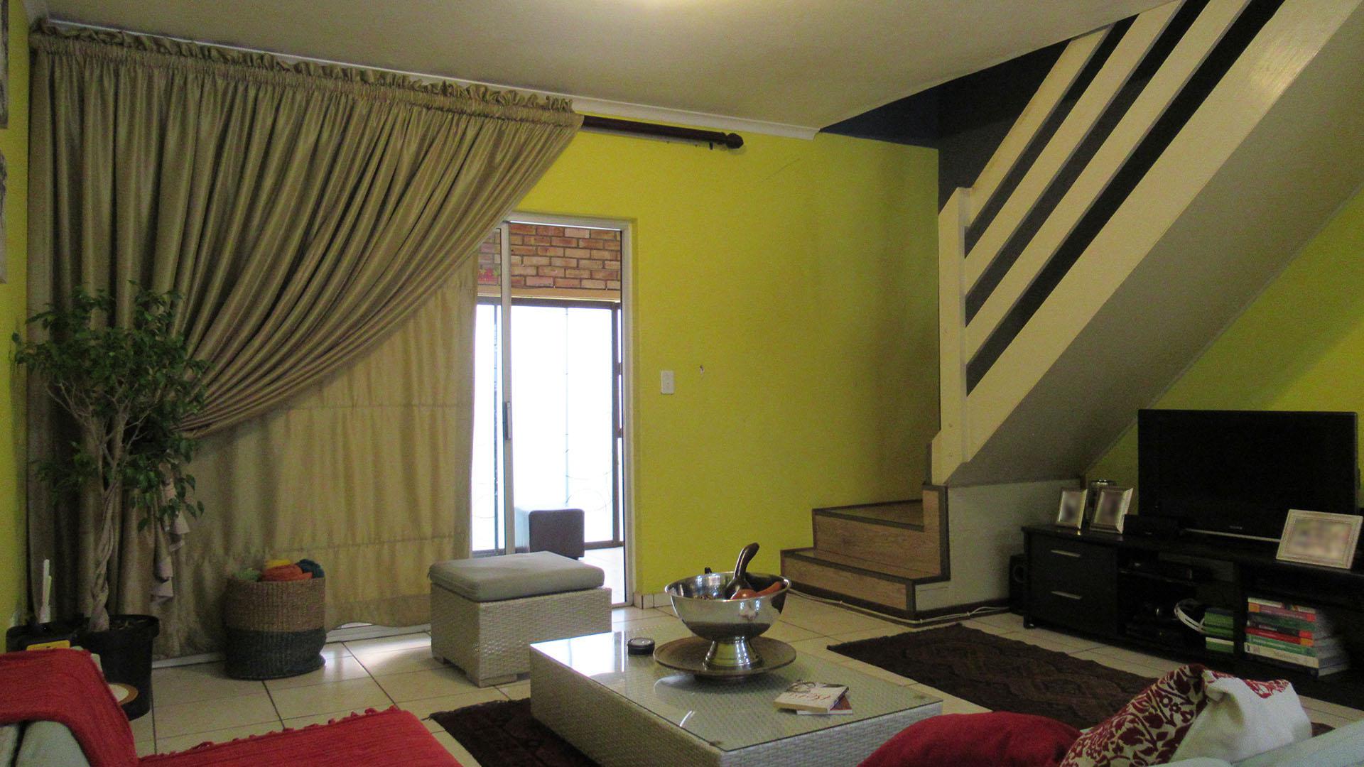 3 Bedroom Townhouse For Sale in Willowbrook, Roodepoort — image 12