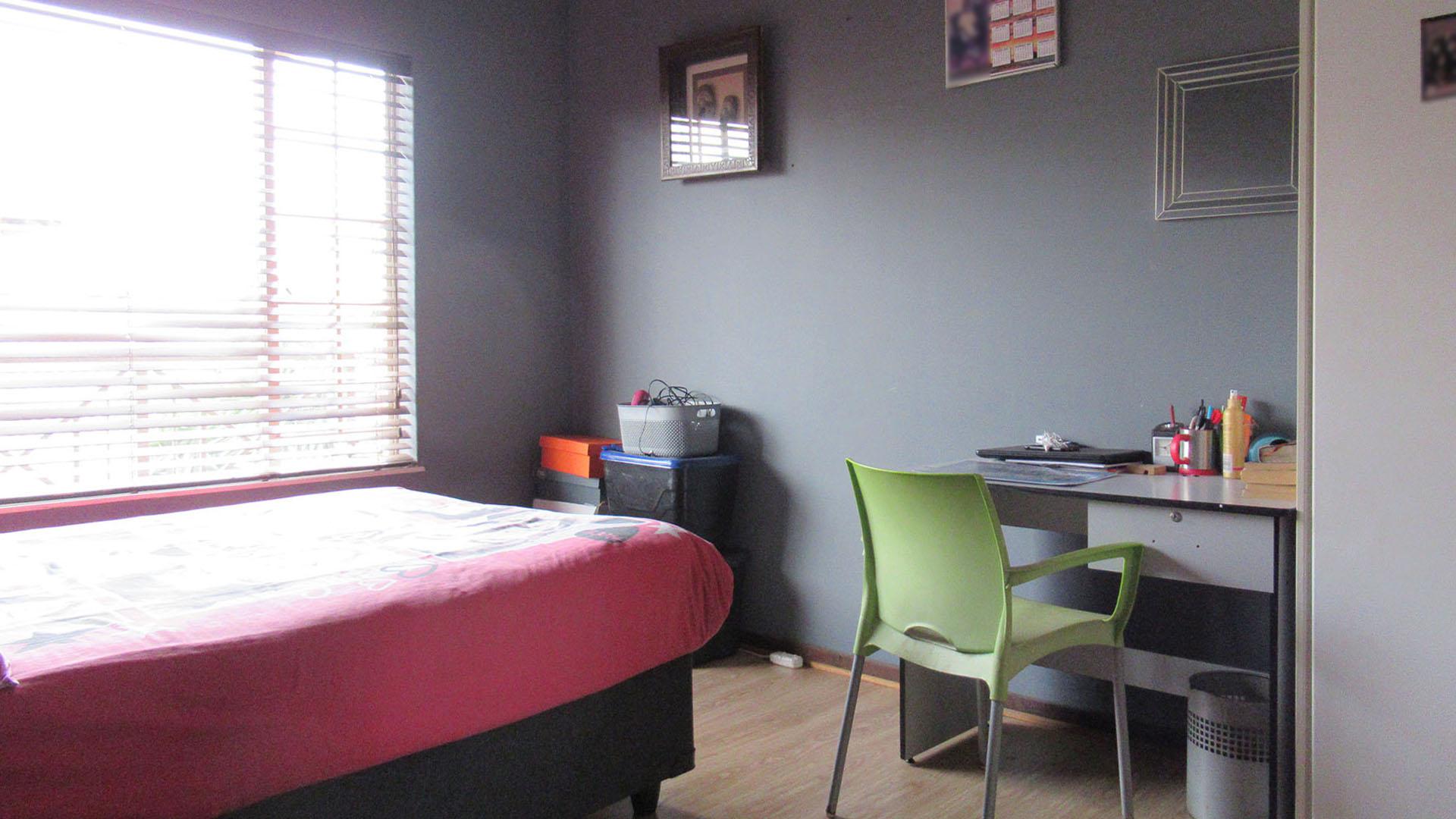 3 Bedroom Townhouse For Sale in Willowbrook, Roodepoort — image 18