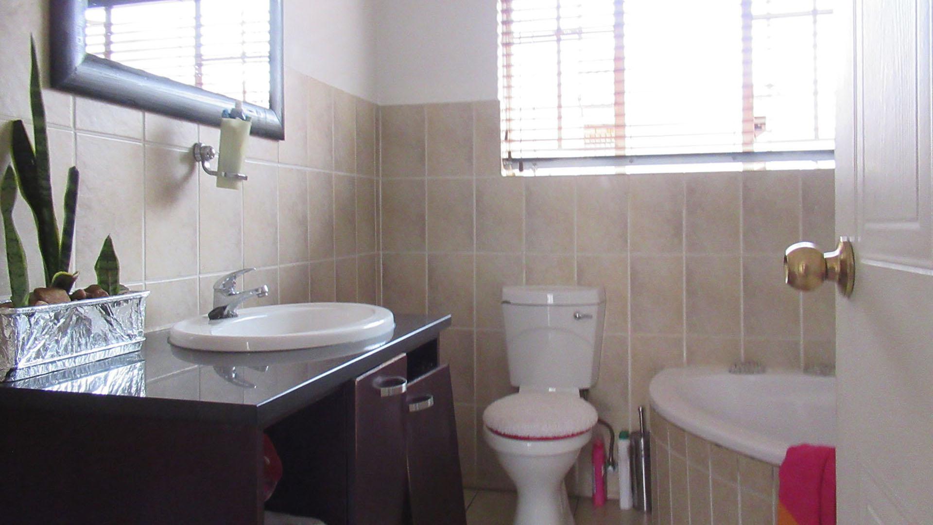 3 Bedroom Townhouse For Sale in Willowbrook, Roodepoort — image 20