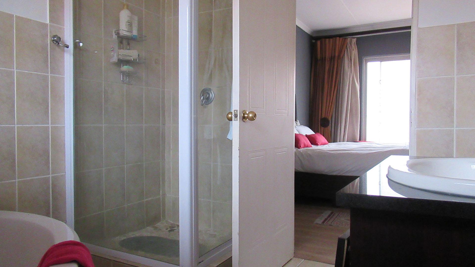 3 Bedroom Townhouse For Sale in Willowbrook, Roodepoort — image 21