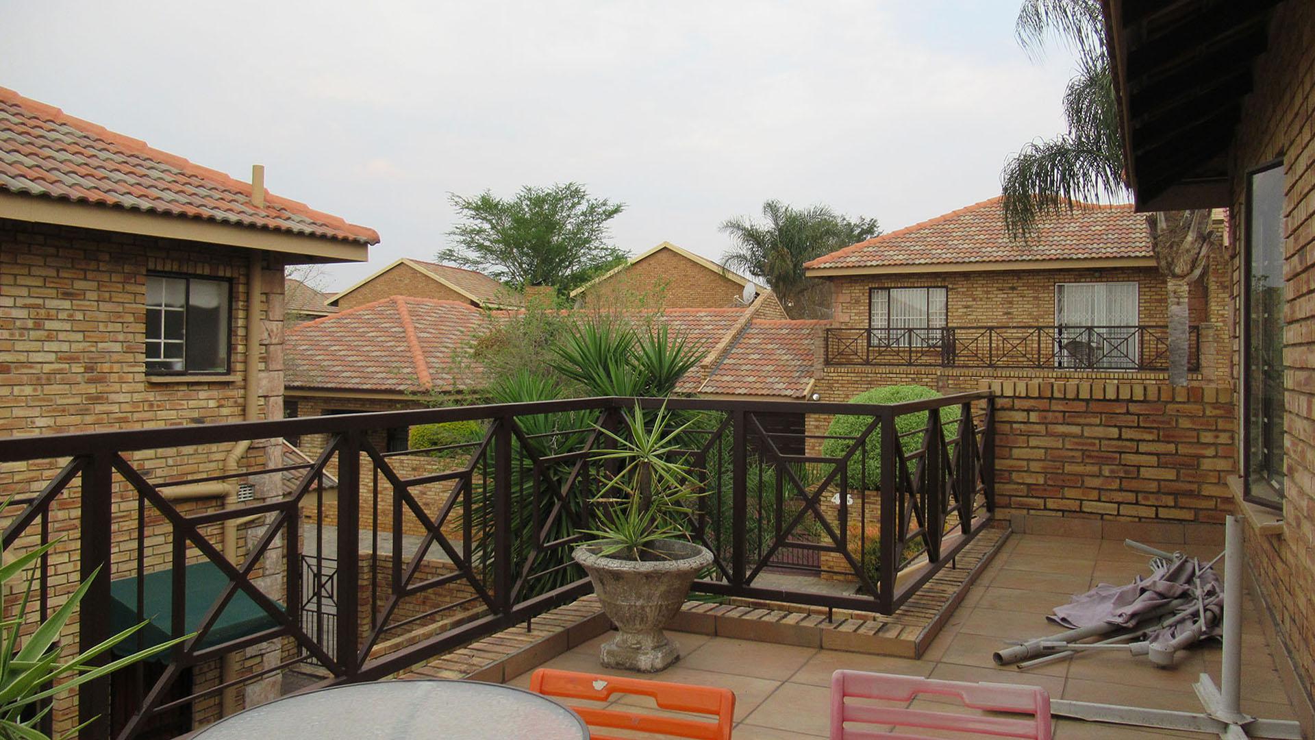 3 Bedroom Townhouse For Sale in Willowbrook, Roodepoort — image 22