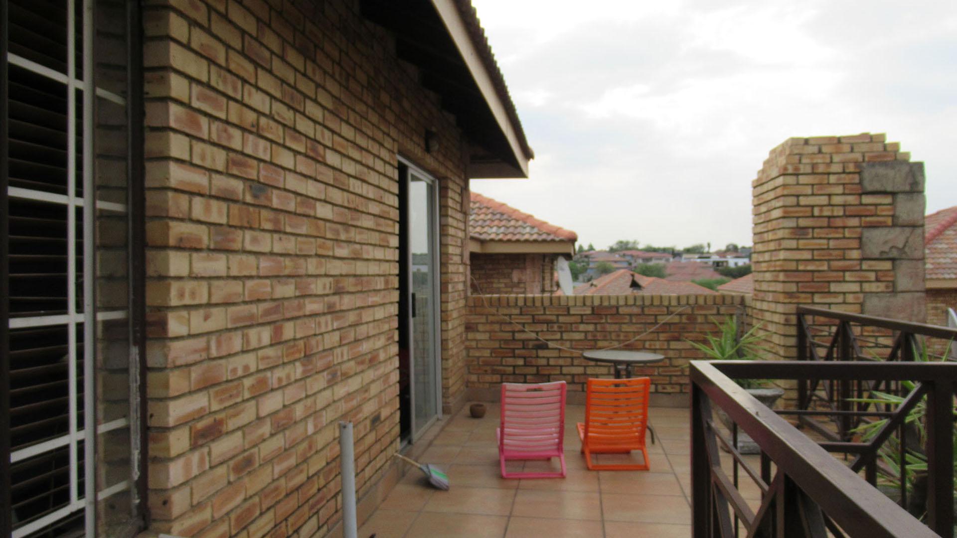 3 Bedroom Townhouse For Sale in Willowbrook, Roodepoort — image 23