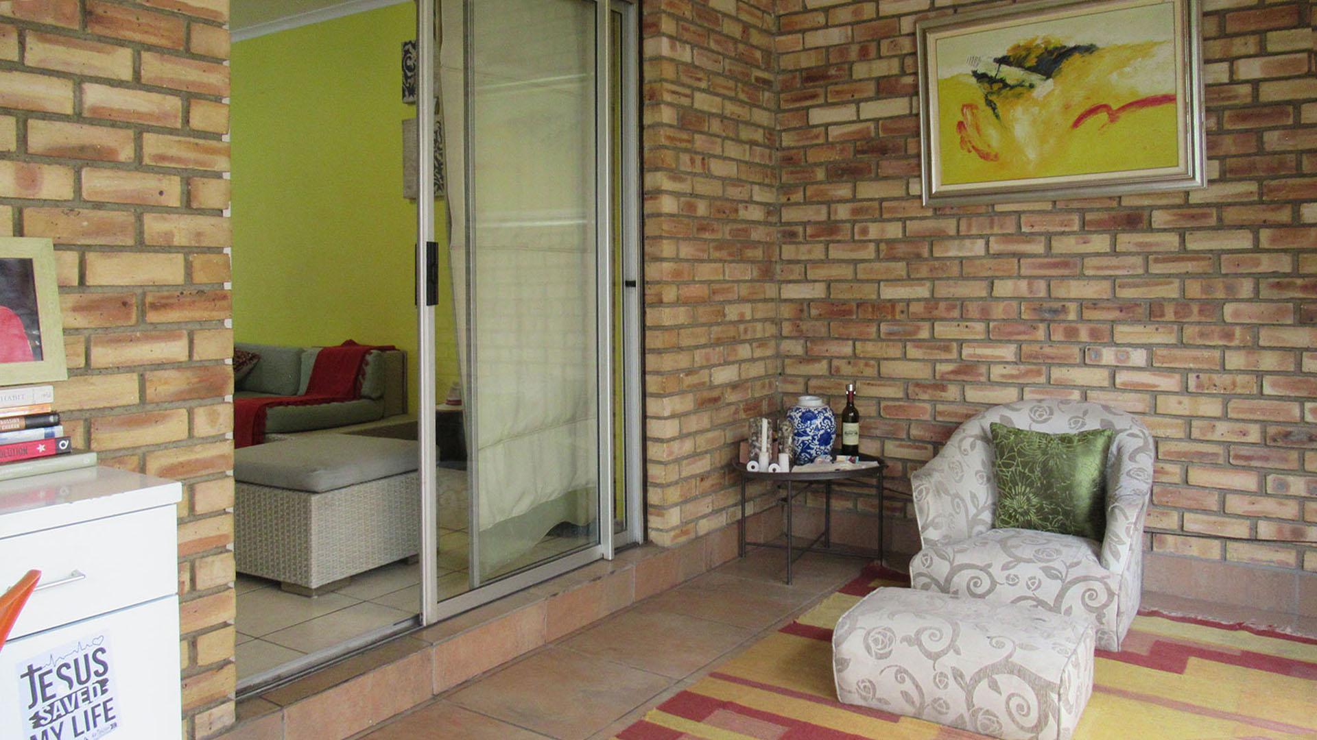 3 Bedroom Townhouse For Sale in Willowbrook, Roodepoort — image 3