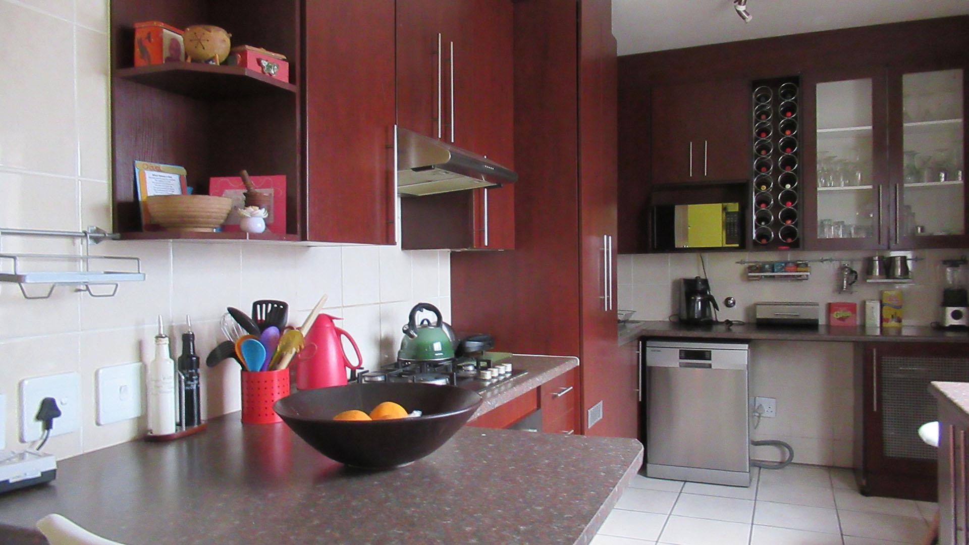 3 Bedroom Townhouse For Sale in Willowbrook, Roodepoort — image 7