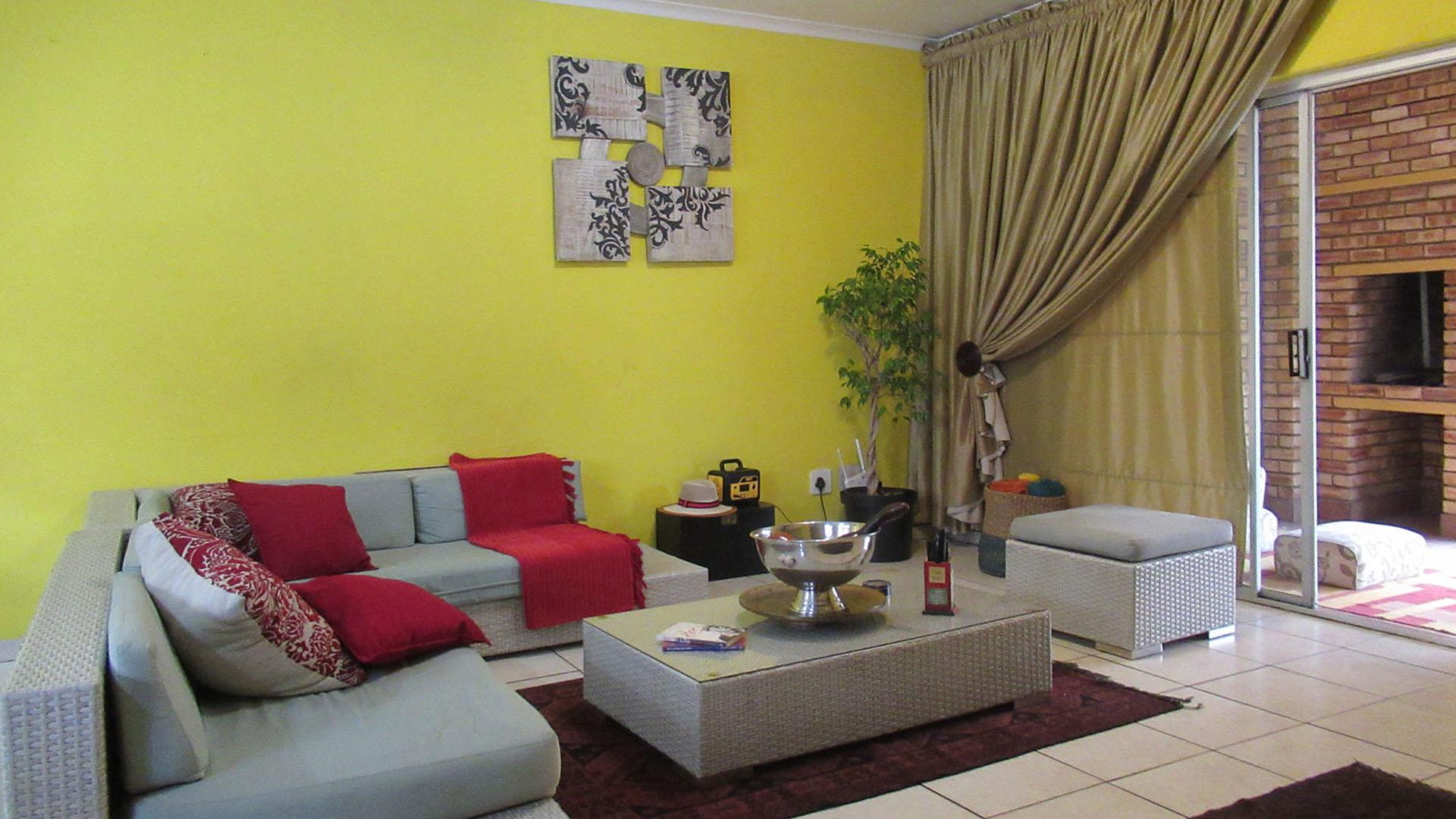 3 Bedroom Townhouse For Sale in Willowbrook, Roodepoort — image 8