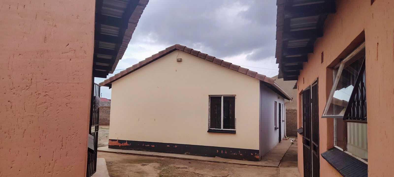 8 Bedroom House For Sale in Protea Glen, Soweto — image 2