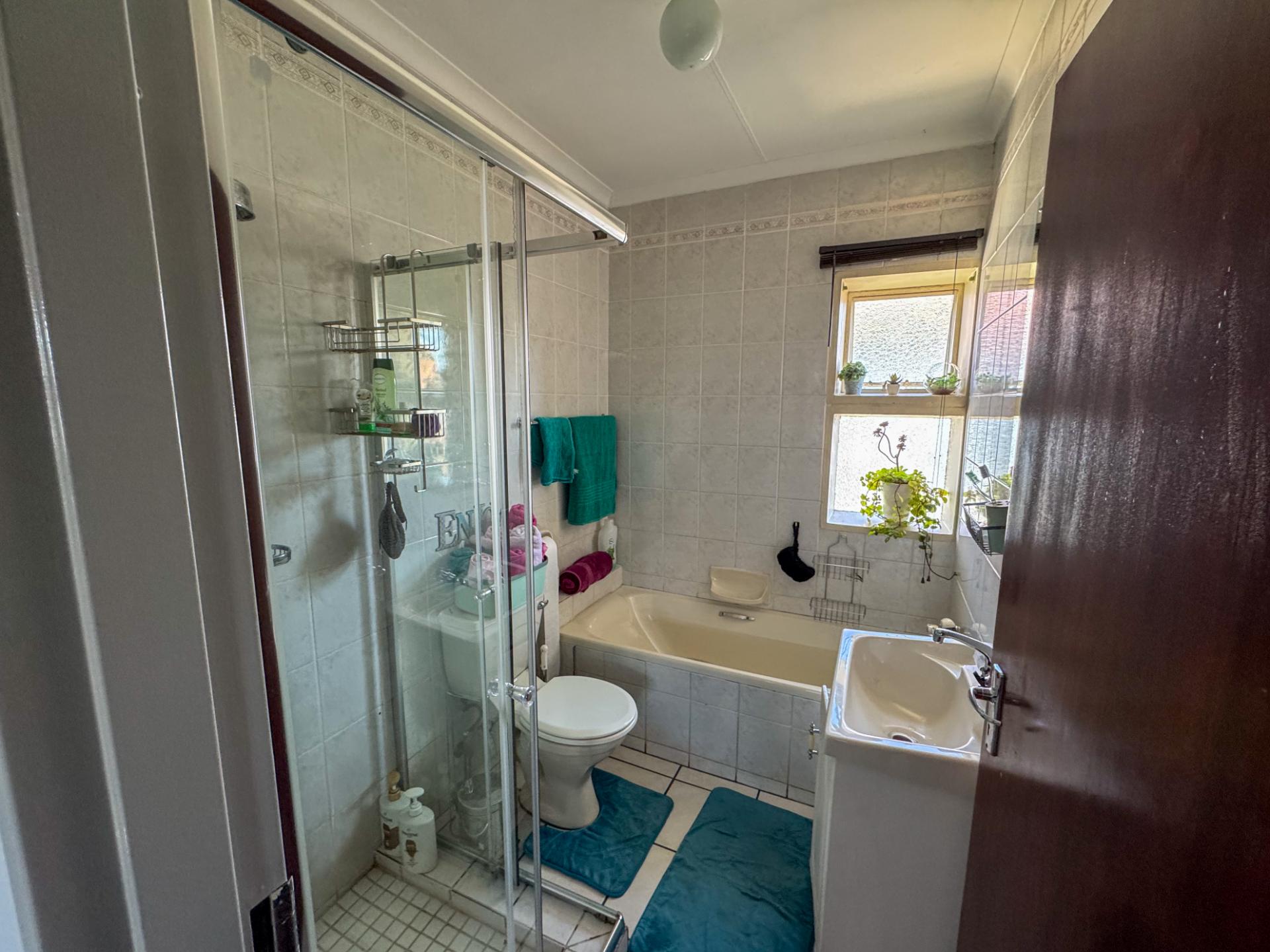 1 Alberton — image 8
