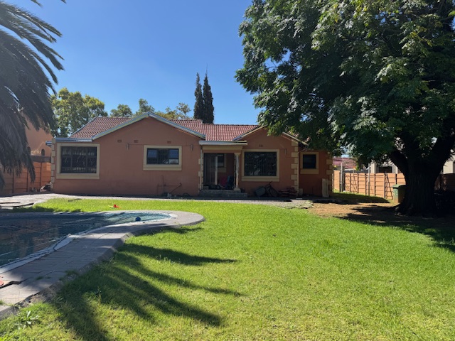 Dual-Income Alberton Home with Pool, Yard & Bachelor Unit — image 2