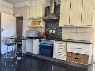 Dual-Income Alberton Home with Pool, Yard & Bachelor Unit — image 5