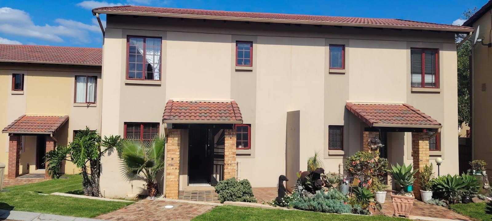 2 Bedroom Townhouse For Sale in Willowbrook, Roodepoort