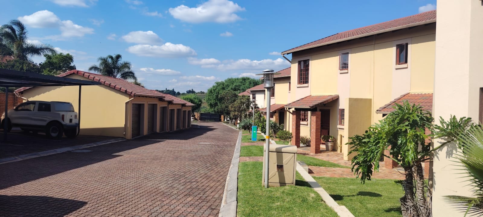 2 Bedroom Townhouse For Sale in Willowbrook, Roodepoort — image 2