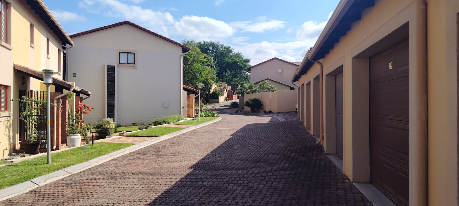 2 Bedroom Townhouse For Sale in Willowbrook, Roodepoort — image 3
