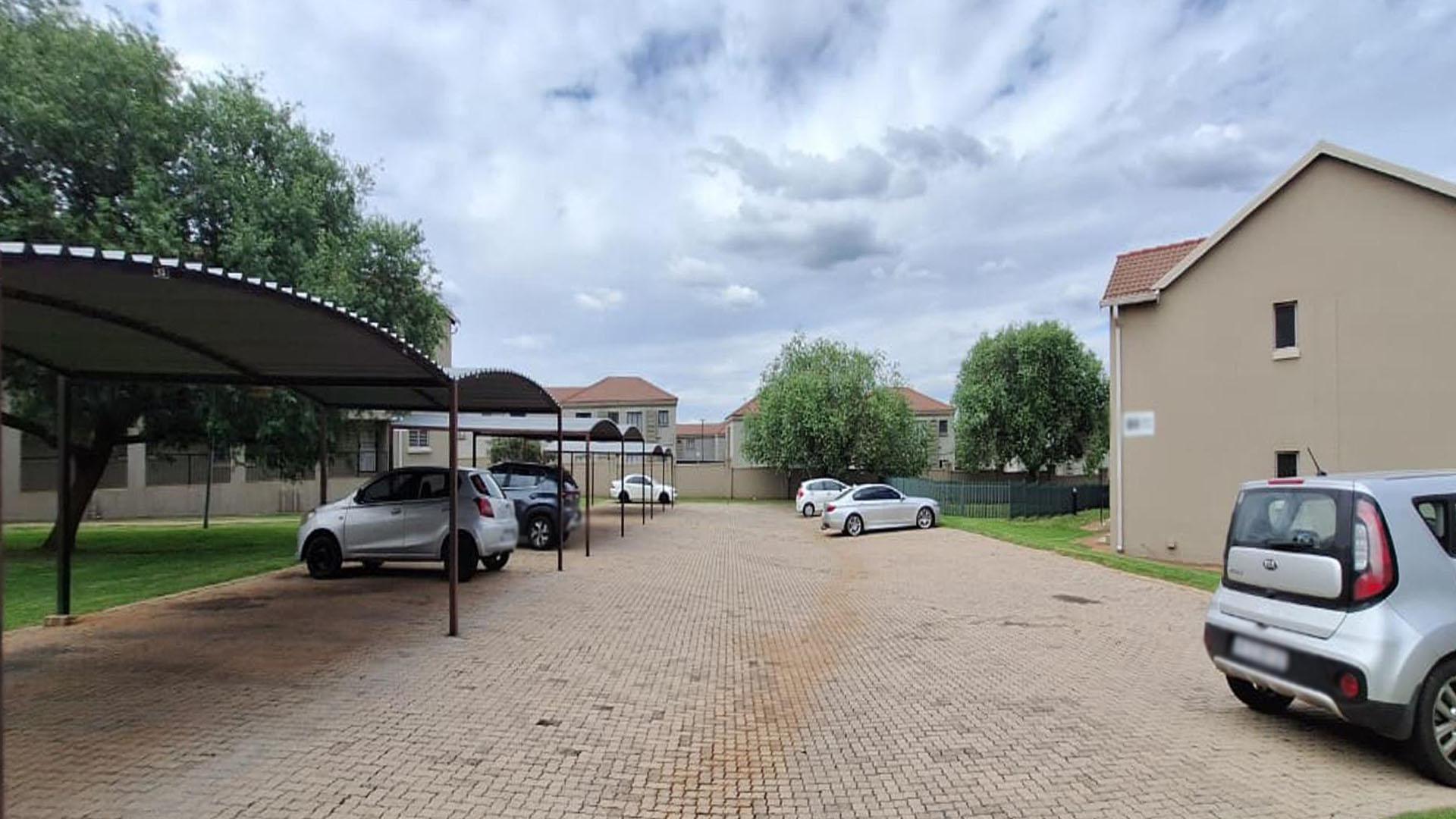 1 Bedroom Apartment / Flat For Sale in Willowbrook, Roodepoort — image 4