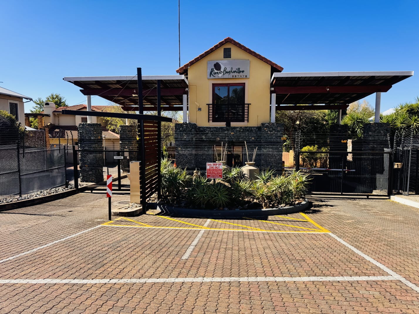2 Bedroom Duplex For Sale in Willowbrook, Roodepoort